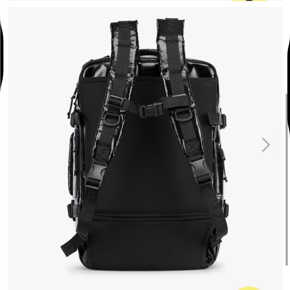 Brand new CALPAK Terra 26L Laptop Duffel Backpack color Obsidian. Barely used